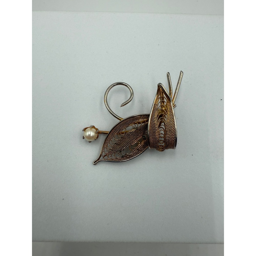 Vintage Gold Tone Filigree Leaf Brooch with Faux Pearl‎ Floral Pin Mid Century